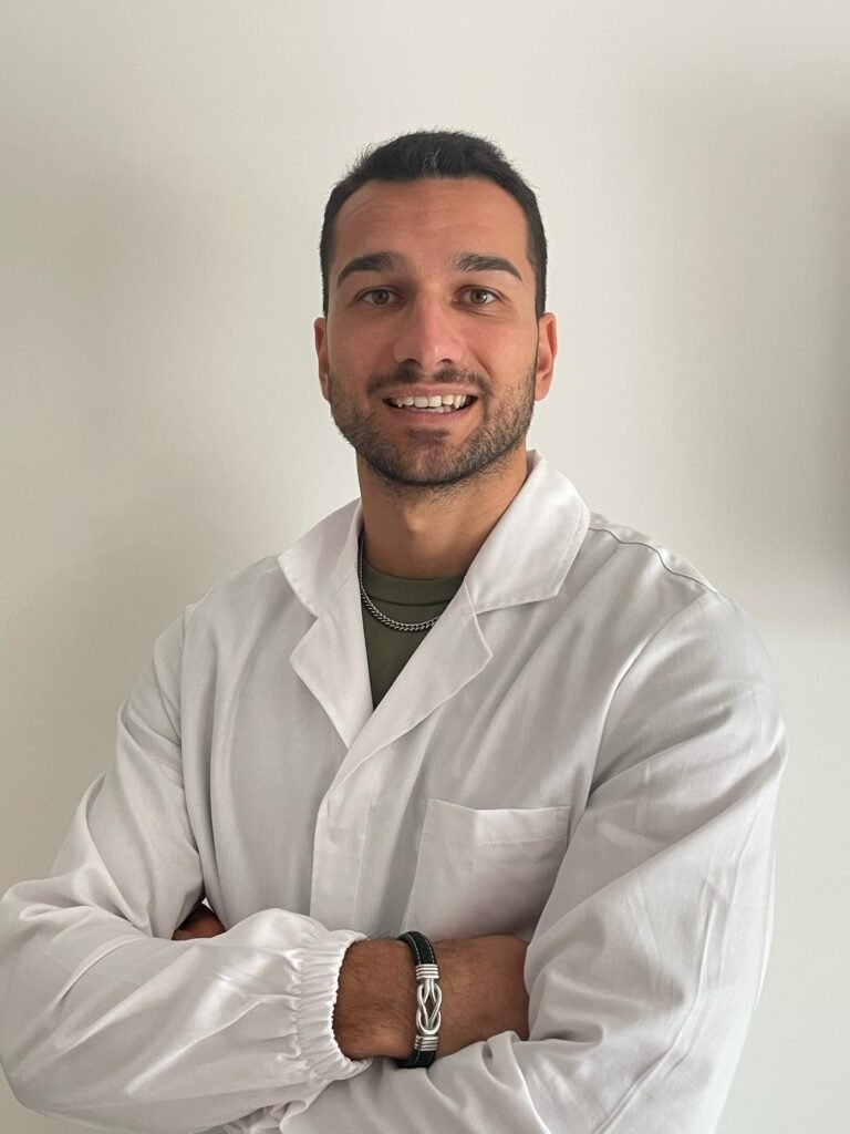 Manuel Liberti in camice bianco